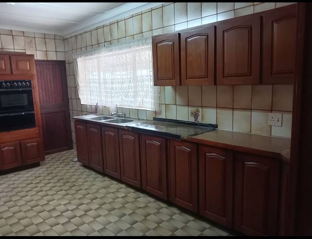 5 BEDROOM HOUSE FOR SALE IN SILVERGLEN